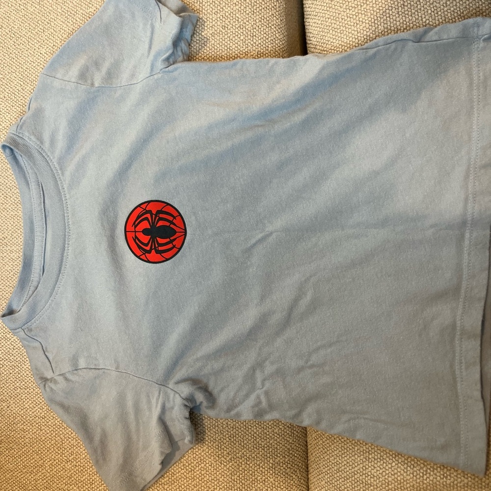 Old Navy Light Gray Kids Tee with Red Spider Emblem